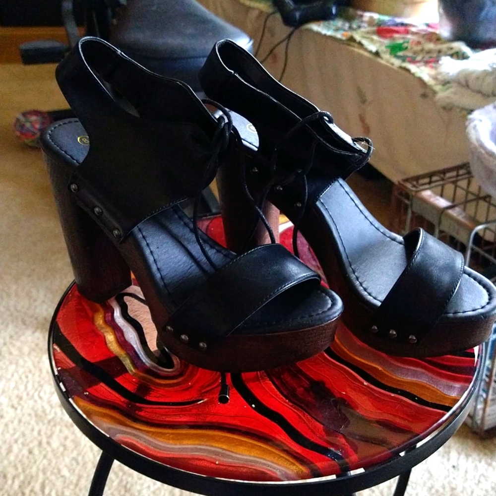 NWOT Forever platform sandals
